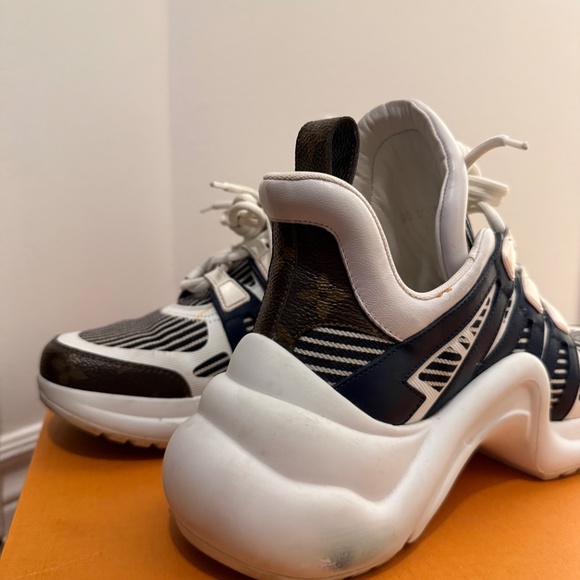 Louis Vuitton Patent Monogram Archlight Sneaker - Picture 5 of 9